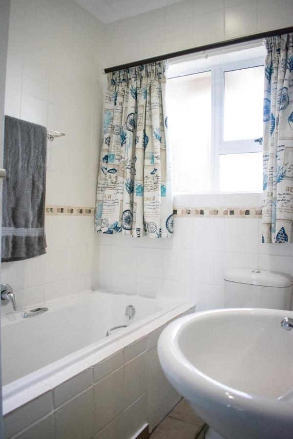 At 4 Umzumbe Beach Apartment, Mangrove Beach Estate Melville  外观 照片